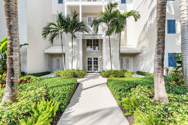 Building Photo - 1024 Bay Colony Dr S