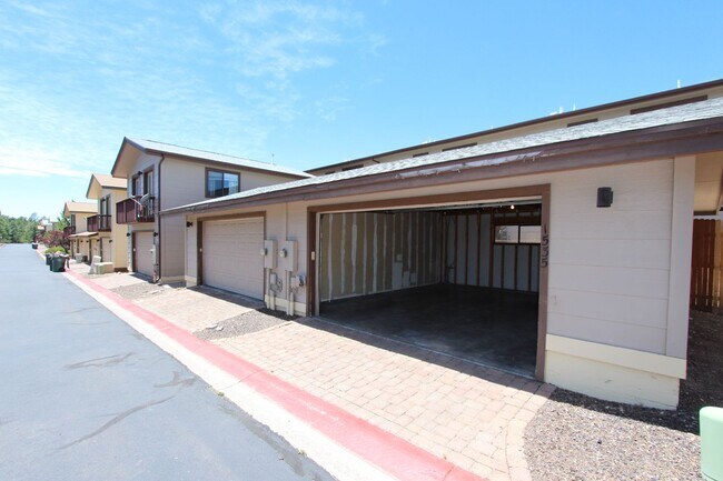 Building Photo - 1535 E Payton Wy