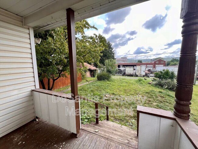 Building Photo - 4535 4th Ave