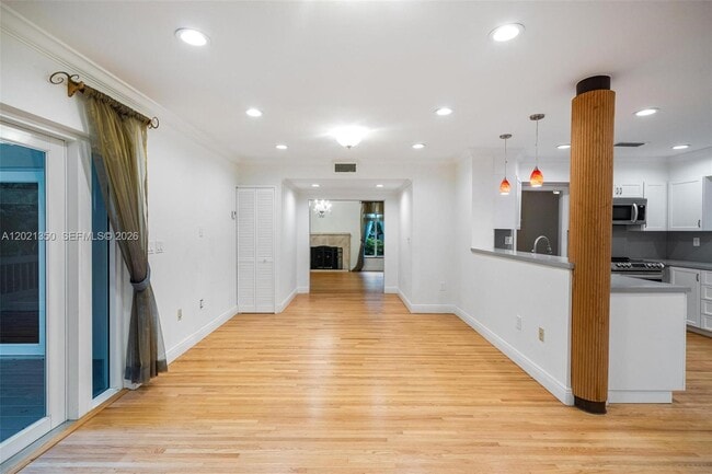 Building Photo - 648 Sevilla Ave
