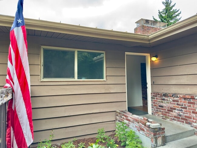 Building Photo - 2,510 Sq Ft | 5 Bedroom · 3 Bathroom – W/D, Terrace, Garage & Extra Space