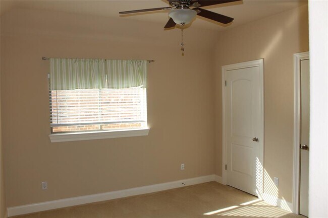 Building Photo - 7617 Menler Dr