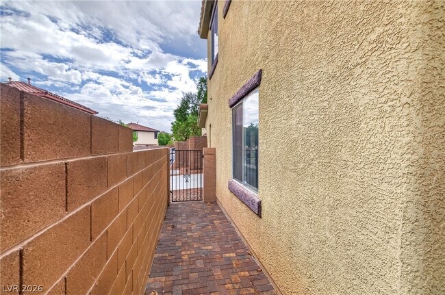 Building Photo - 10519 Allegrini Dr