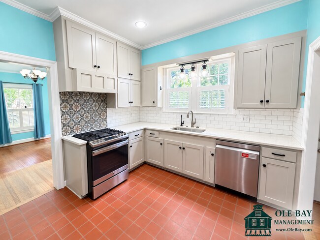 Building Photo - Charming Midtown Cottage