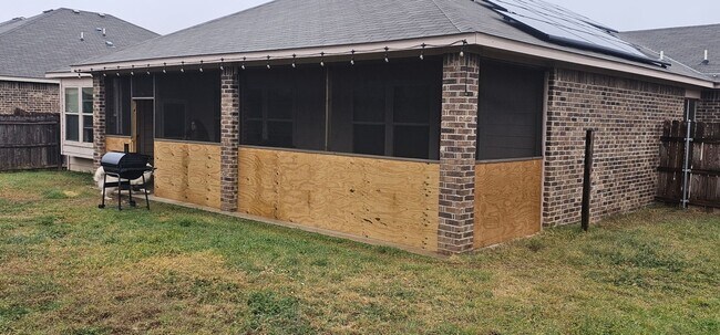 Building Photo - 211 W Mockingbird Ln