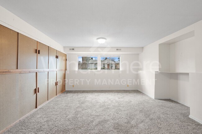 Building Photo - Beautiful Family Home ! Spring Special !! 50% Off first months rent.