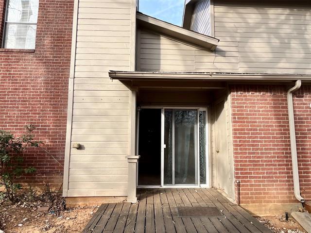 Building Photo - 1450 Meadowood Village Dr