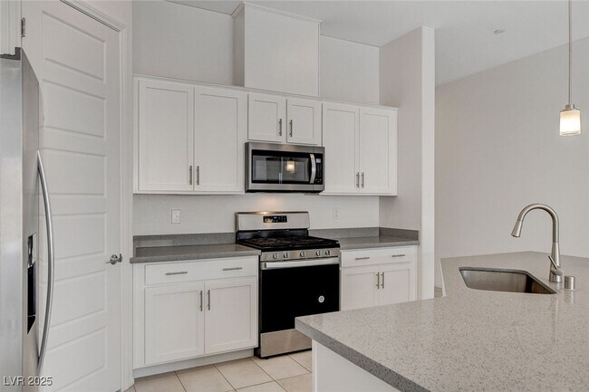 Building Photo - 10924 Chipotle Ave
