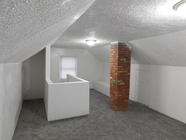 Building Photo - 6490 Stahelin Ave