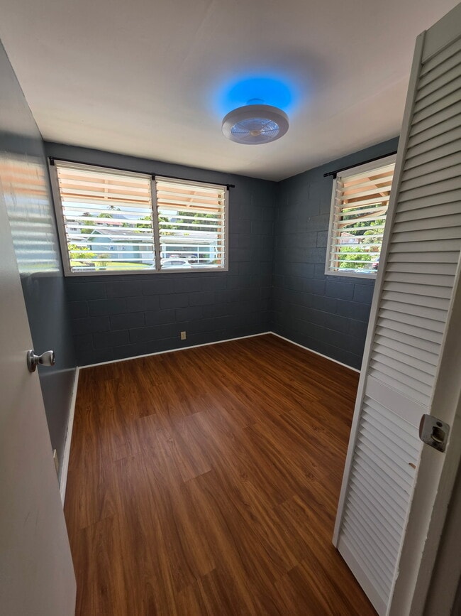 Building Photo - 46-305-305 Hoauna St