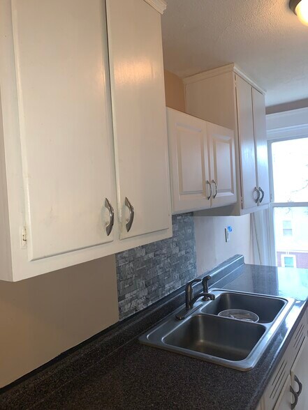 Building Photo - 67 Bellevue Ave