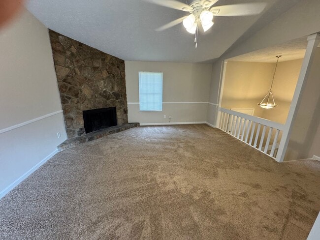 Building Photo - Stone Mountain 4 bed 2 bath Home with Fenced Backyard.