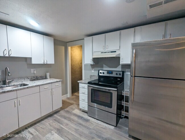 kitchen/laundry 3 - 6541 S Begonia Dr