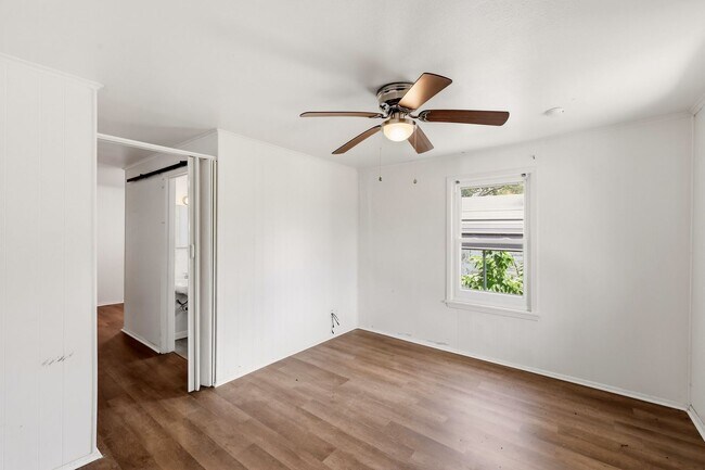 Building Photo - Cute 2/2 in Kilgore!