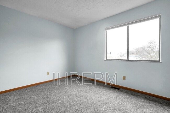 Building Photo - 1726 River Bend Rd