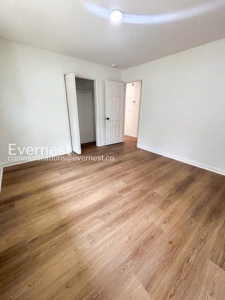 Building Photo - 411 E Torbush St