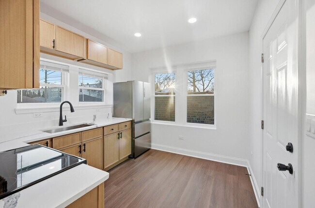 Building Photo - 1942 Elmwood Ave