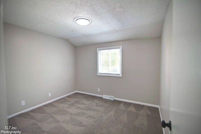 Building Photo - 10475 Ruggles Plaza