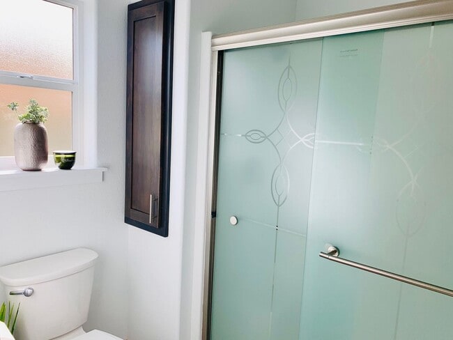 Building Photo - Newer 3 bedroom 2 bath house in Sutherlin