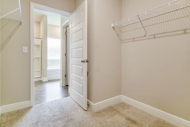 Building Photo - 4 Bedroom 2 Bath Home for Rent w/ Communit...