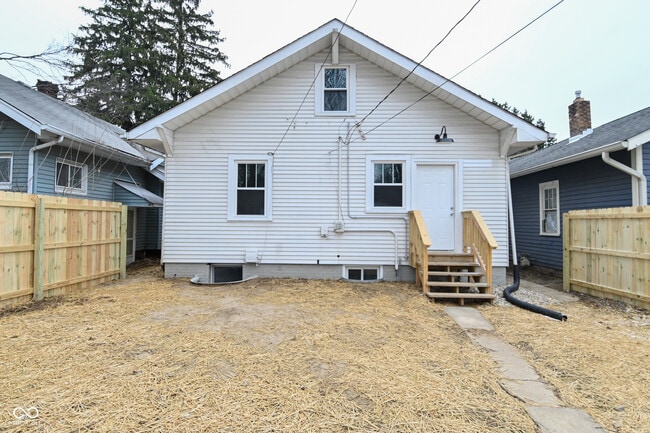 Building Photo - 3928 N Kenwood Ave