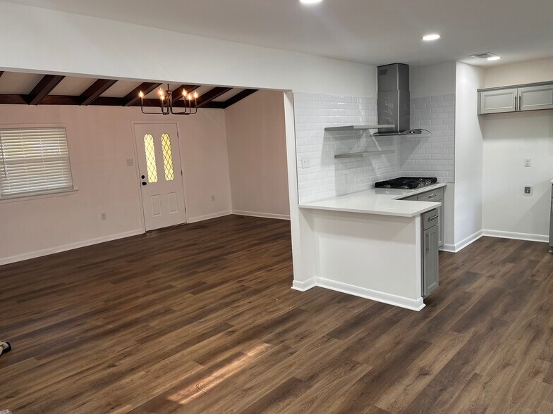 Building Photo - 745 Westbrook Dr