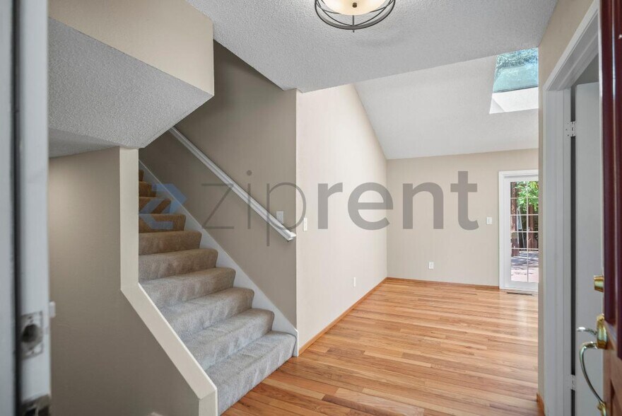 Building Photo - Unit