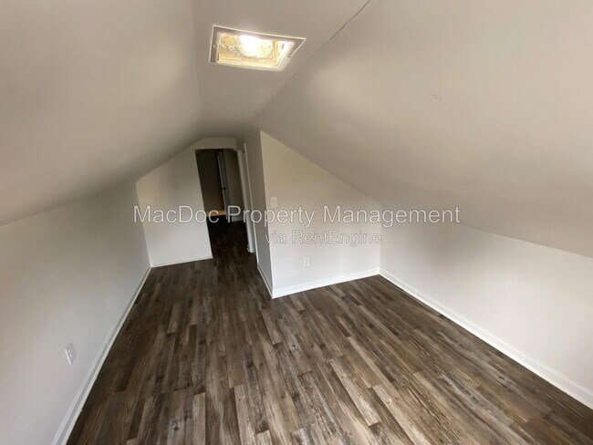 Building Photo - 138 Mansfield St