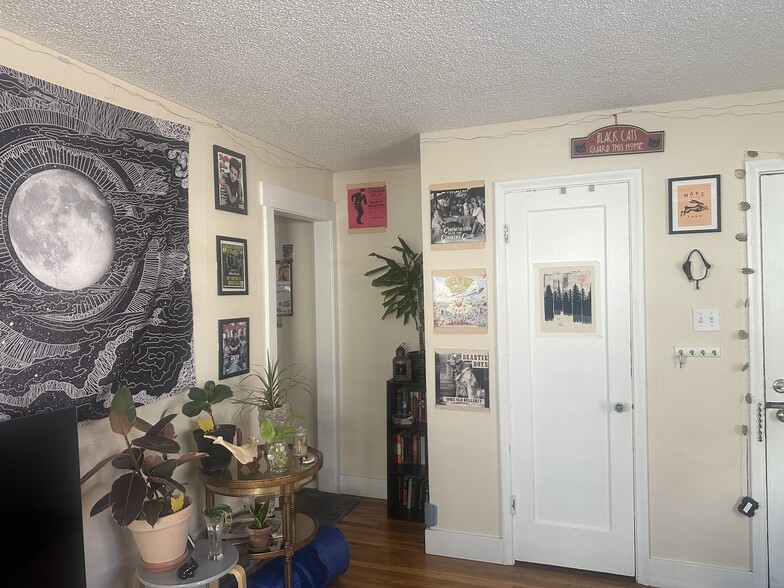 Building Photo - 1140 E 100 S