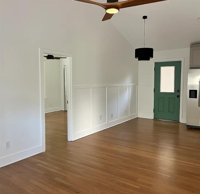 Building Photo - 3253 Beech Dr