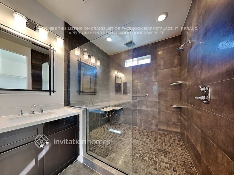 Building Photo - 16428 S 10th St