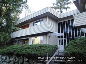 Building Photo - 6135 NE 193rd Pl