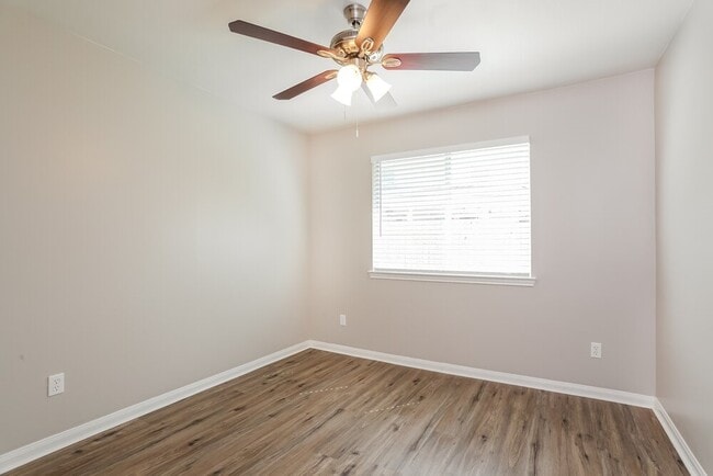 Building Photo - 25235 Clover Ranch Dr