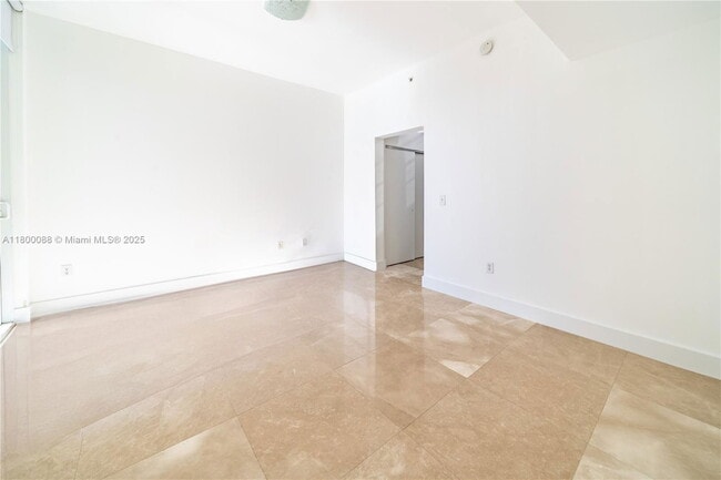 Building Photo - 3330 NE 190th St