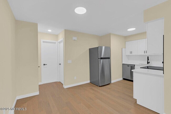 Building Photo - 114 3rd Ave