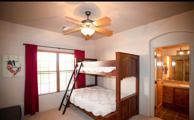 Building Photo - 19725 W Meadowbrook Ave