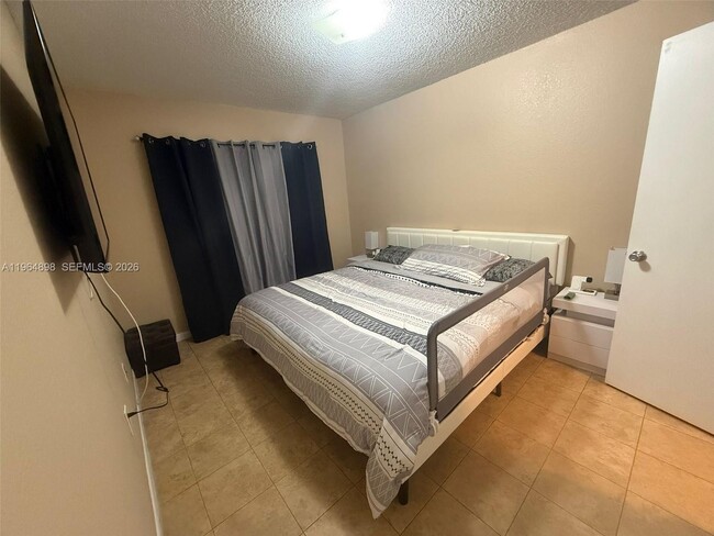 Building Photo - 7421 SW 152nd Ave