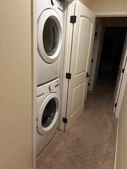 Building Photo - 345 Kellogg Way