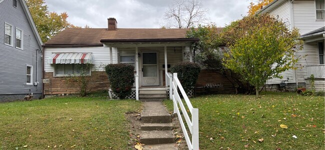 Primary Photo - 136 N Ogden Ave
