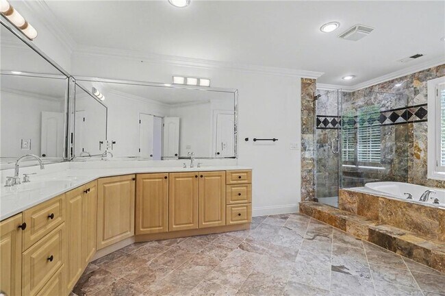 Building Photo - 3950 Spalding Dr