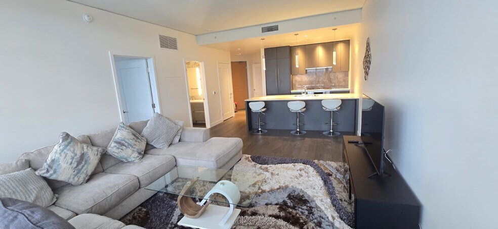 Building Photo - 2510 6th Ave