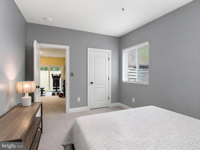 Building Photo - 23017 Holloway Ct