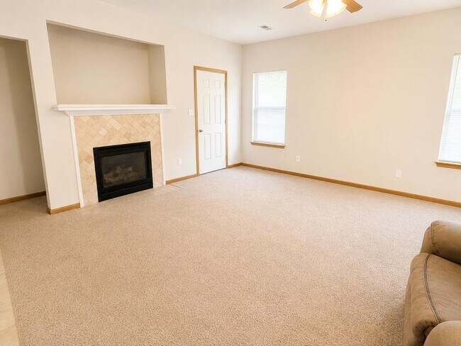 Building Photo - 4006 Meadow View Dr