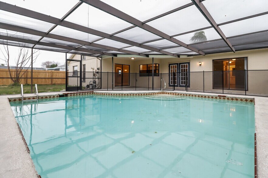 Building Photo - 1305 Jambalana Dr