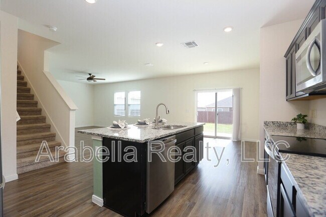 Building Photo - 5105 Hydra