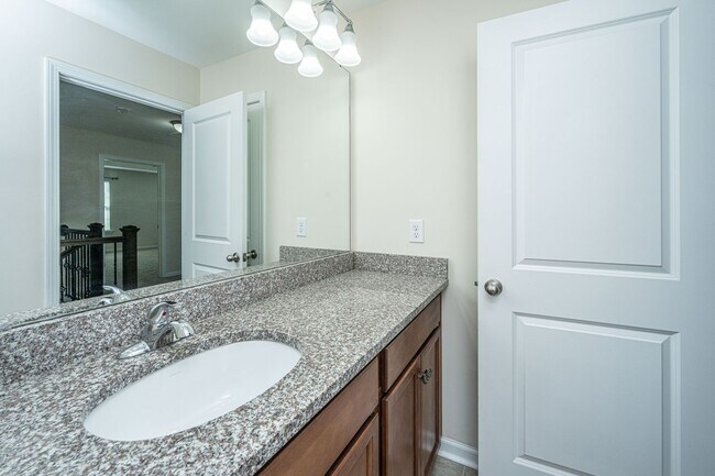 Building Photo - 201 Bigleaf Ct