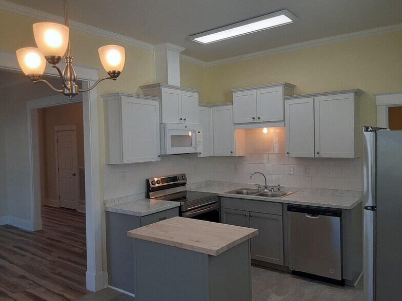 Building Photo - 435 N Cypress St