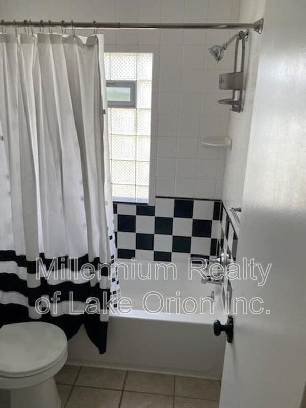 Building Photo - 1522 Longfellow Ave