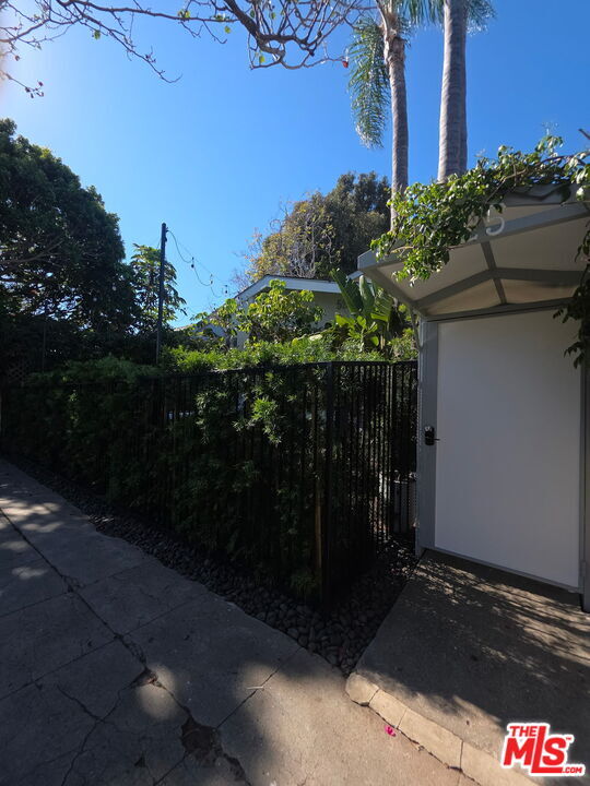 Building Photo - 525 Broadway St