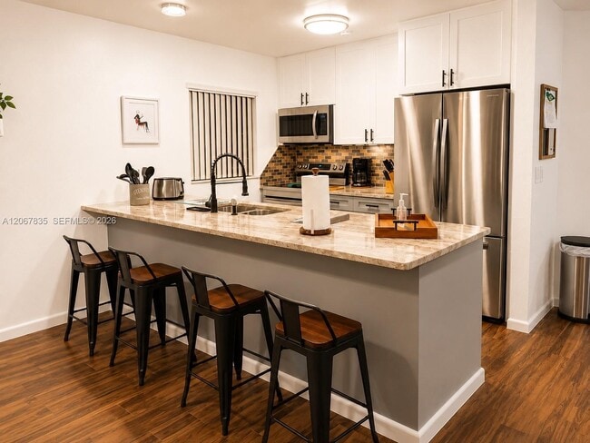 Building Photo - 4633 Vilabella Dr